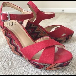 Heart in D wedge sandals
